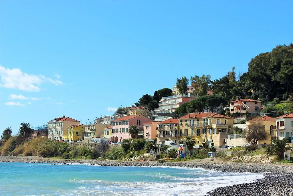 Hotel Lucerna Arma di Taggia 2*,